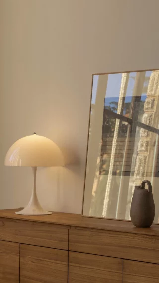 Nuestros muebles de madera de teca definen algo más que un estilo. En cada veta, cada textura y cada acabado se habla de origen, de oficio, de belleza duradera. Muebles pensados para durar como Vision, ahora con un -40%, un aparador de líneas simples y contornos redondeados que embellecerá cualquier rincón.

.

Els nostres mobles de fusta de teca defineixen alguna cosa més que un estil. En cada veta, cada textura i cada acabat es parla d’origen, d’ofici, de bellesa duradora. Mobles pensats per a durar com Vision, ara amb un -40%, un aparador de línies simples i contorns arrodonits que embellirà qualsevol racó.